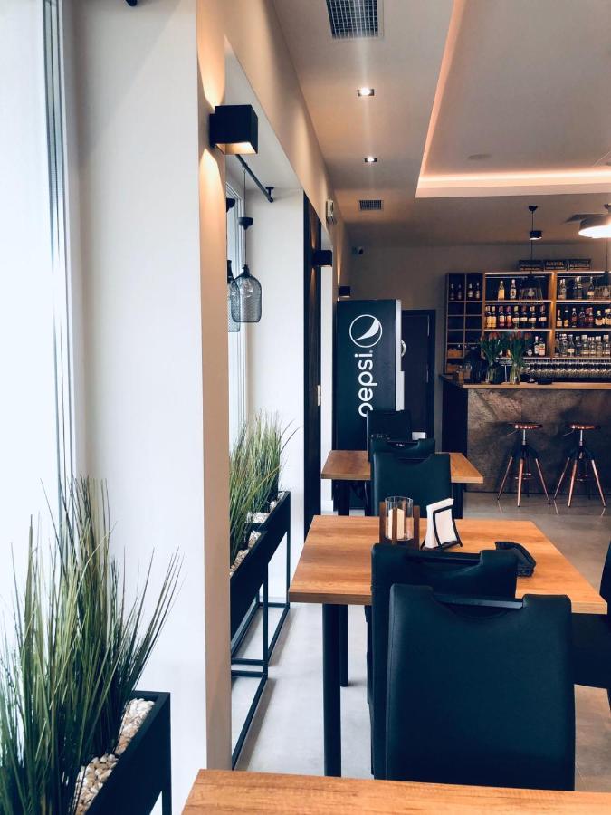 PRZYSTANEK ROSZKÓW -NOCLEGI i RESTAURACJA Exterior foto